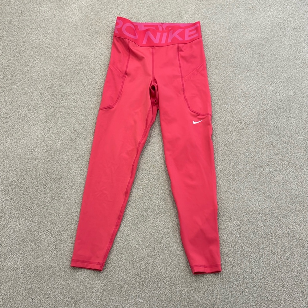 Nike Pro - Women’s high waisted 7/8 leggings